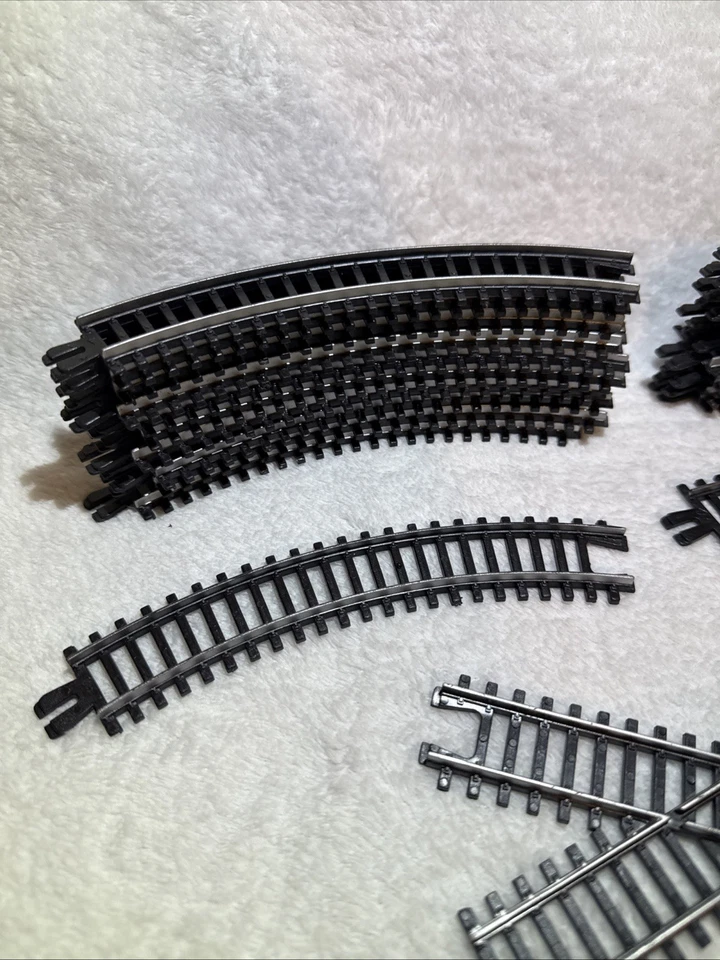 ATLAS HO SCALE TRAIN TRACKS  23 Pieces Curve , Cross - Image 2 of 4