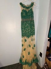 Dave  Johnny Size 4 Emerald Green Gold Lace Homecoming Pageant Formal Gown