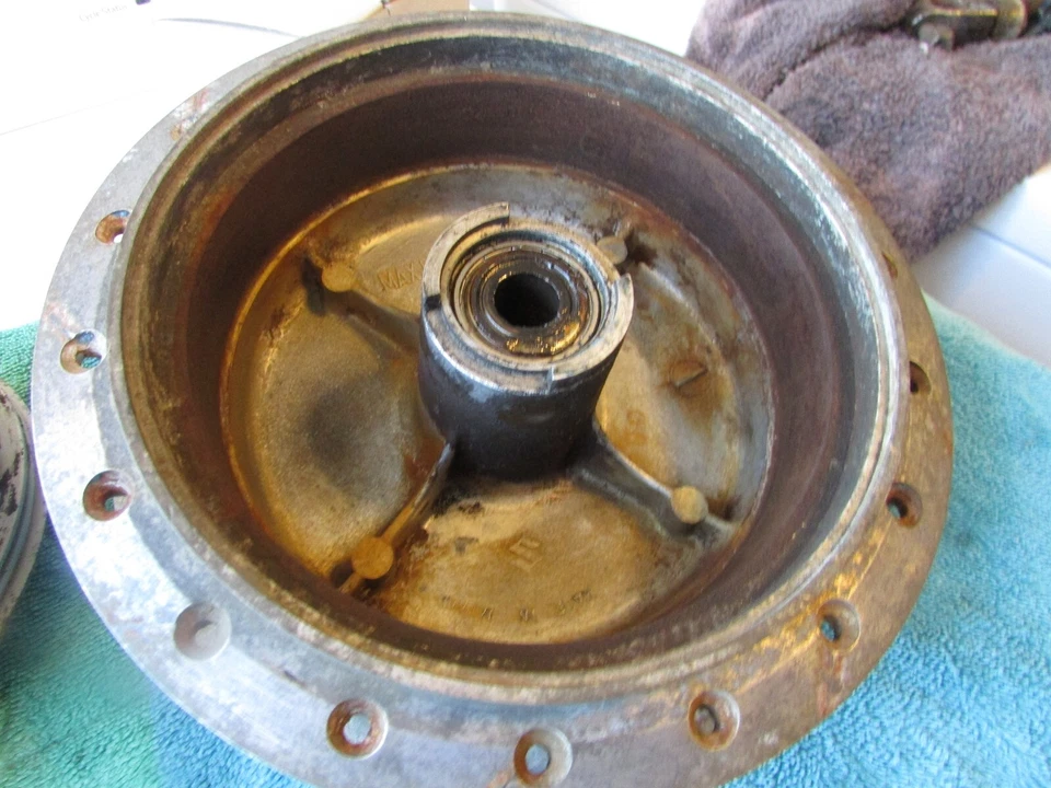 Conjunto de freno de cubo de rueda delantera Suzuki TS400 Apache Foto 3 de 4