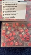 un lot de 10 boîtes de connecteurs (wago) automatiques Lexman