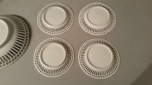 Vintage Salad or Bread Bowl w/4 Small Plates Roses Motif  Lace Cut & Gold Rims - Picture 7 of 9