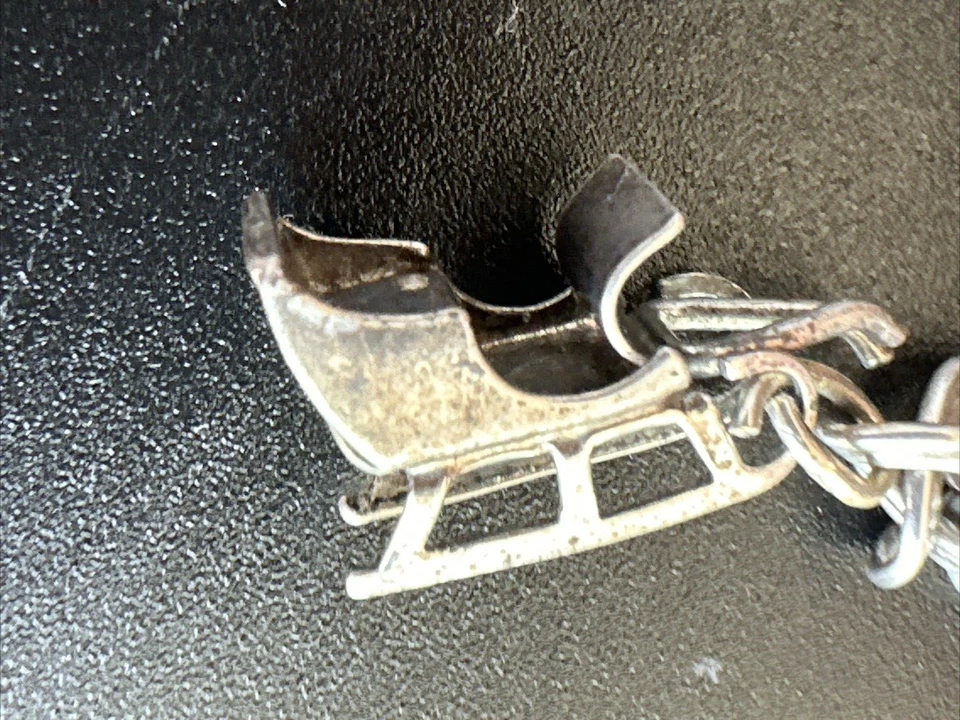 Pulsera de plata esterlina y 3 dijes de colección cruz, casco de policía, trineo de Santa Foto 3 de 4