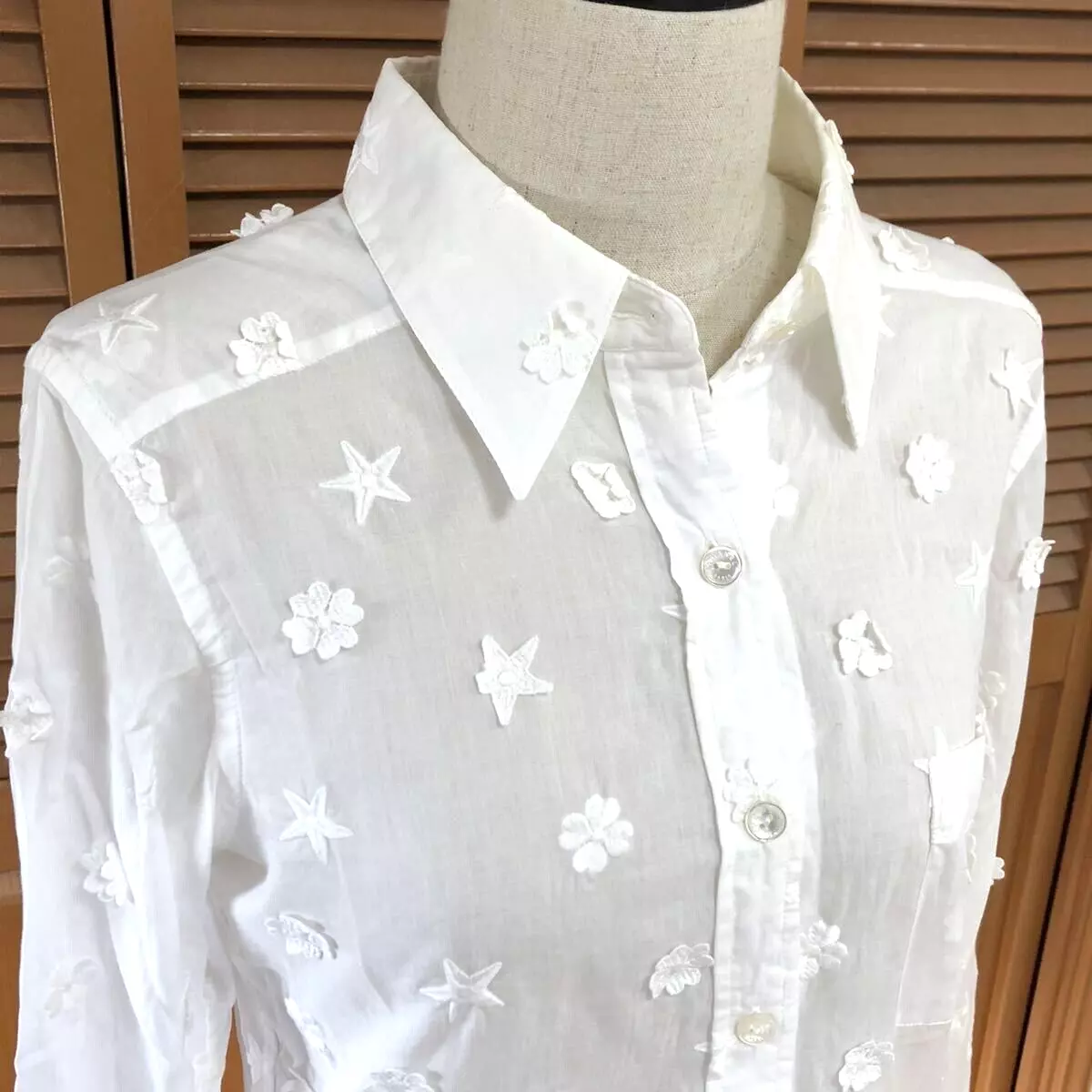 Chanel Icon Camellia Star Embroidery Long Sleeve Shirt 08P Size 38 Cotton  white