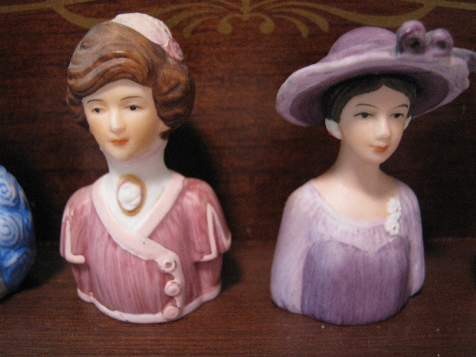 Vintage Avon American Fashion Thimbles (set of 7 ) and Mahogany Rack Display