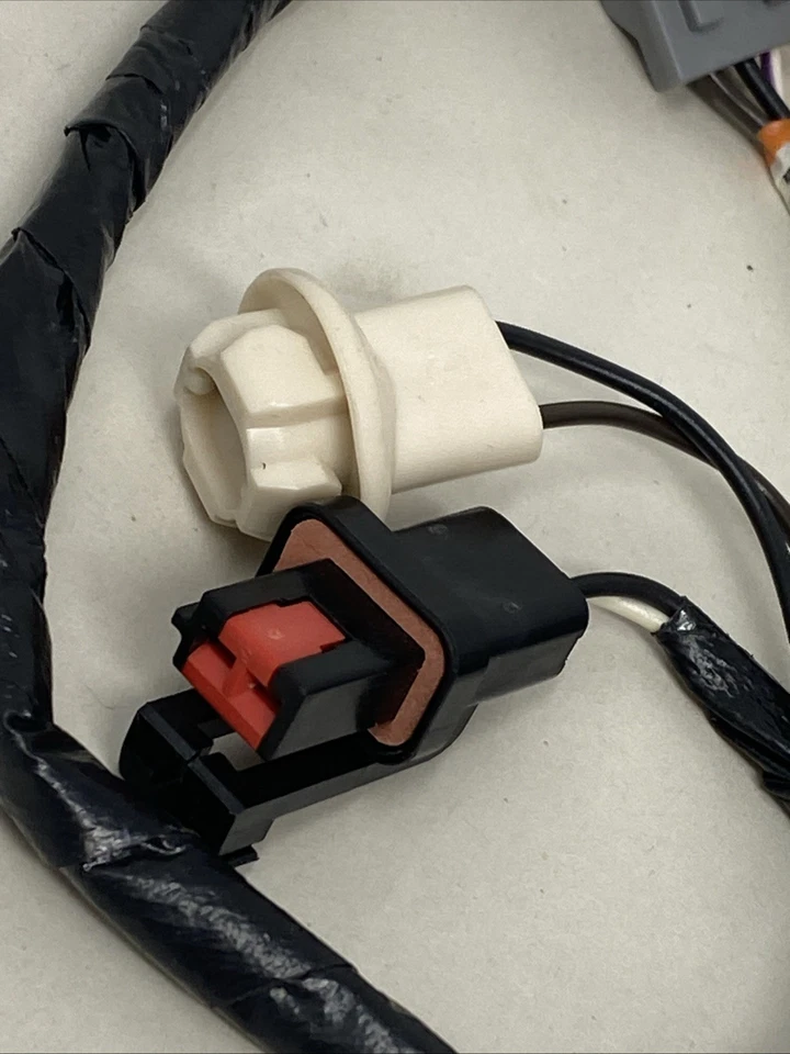 NEW FORD 1992/1995 TAURUS SABLE "WIRING & SOCKET" (REAR LICENSE LAMP) - Image 2 of 3