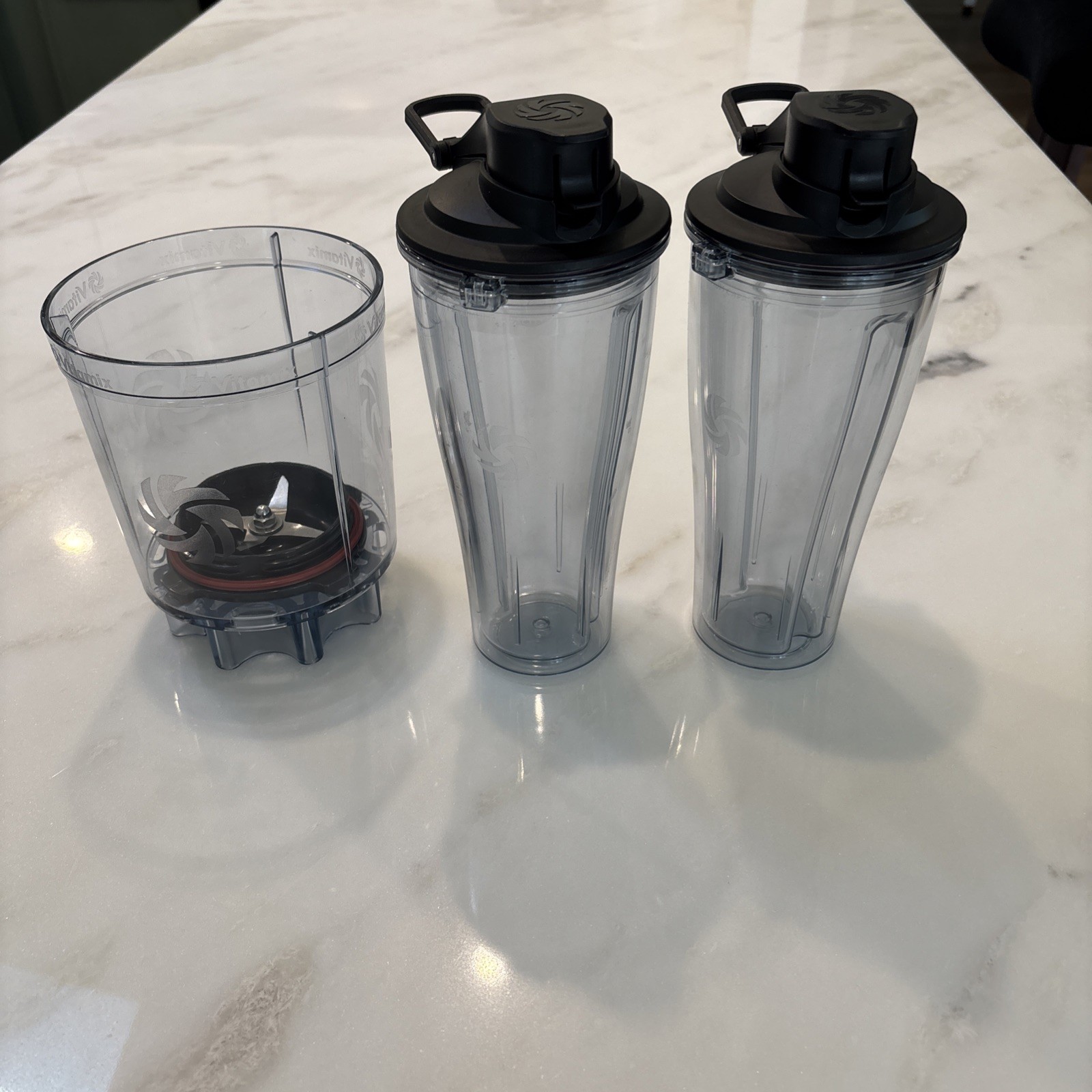 Vitamix Personal Cup Blender Adapter w/ 2 Cups and lids
