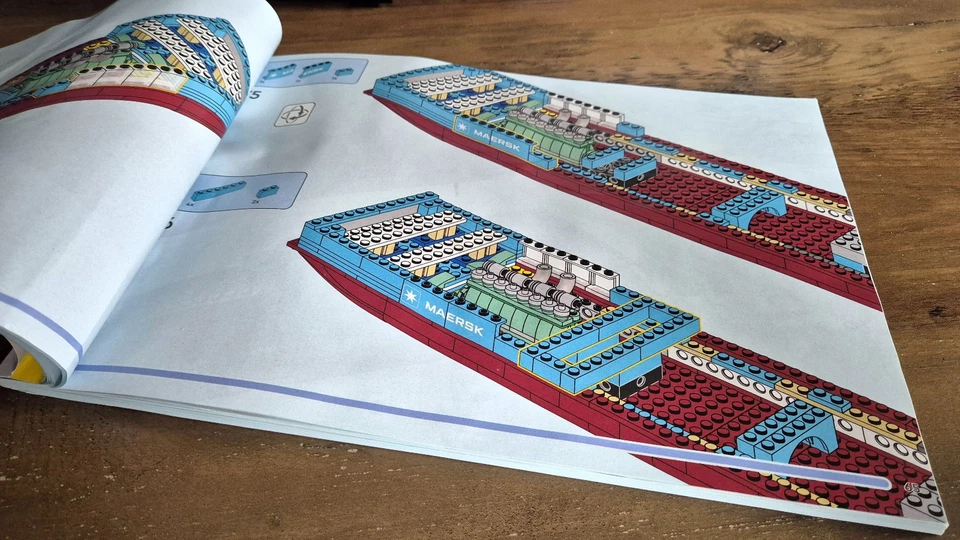 LEGO Creator Expert 10241 Maersk Line Triple-E Containerschiff mit Sticker, Foto 3 von 5