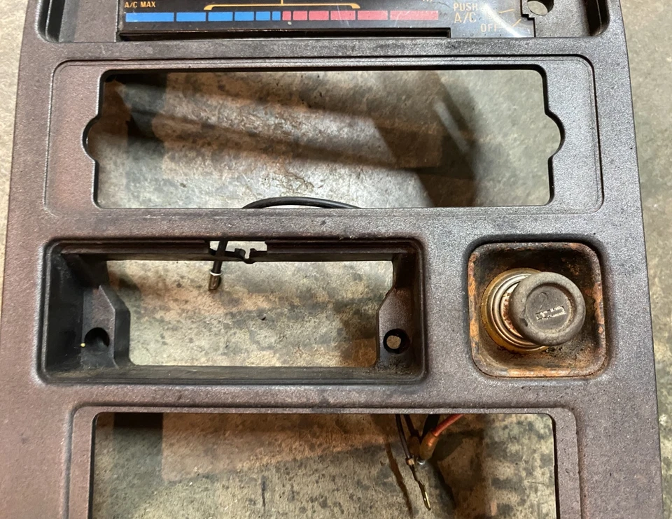 81 82 83 1983 MAZDA RX7 RADIO CONTROLES DE CLIMA TABLERO BISEL TABLERO MOLDURA ENVÍO RÁPIDO Foto 3 de 4