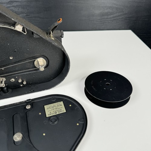 Macchina fotografica cinematografica vintage Cine Kodak modello E 16 mm - si carica e funziona - non testata - Foto 17 di 19