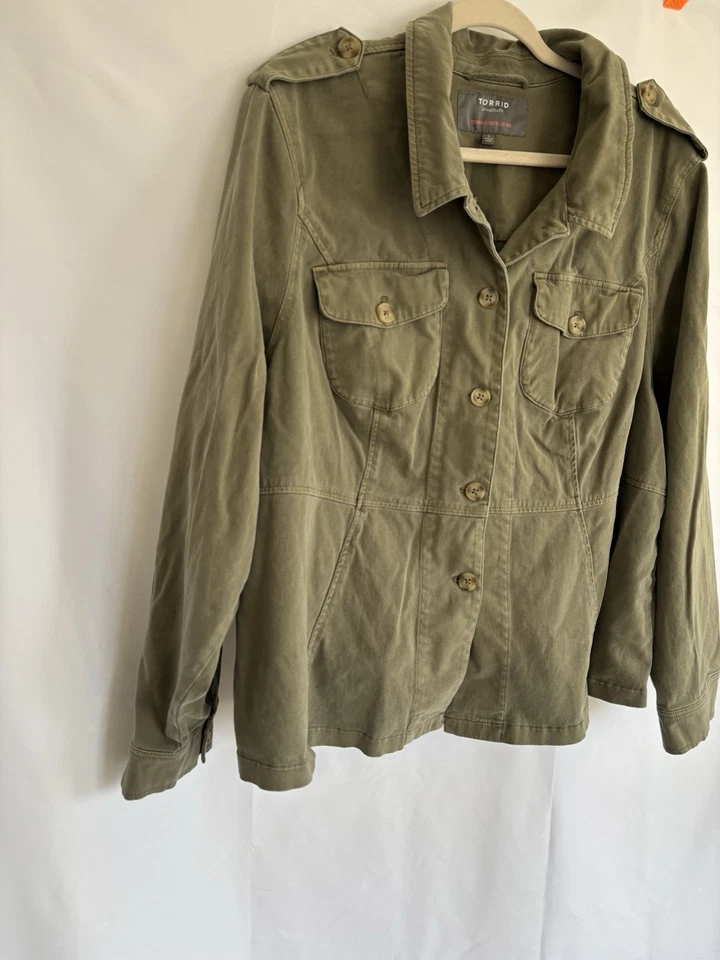 Torrid размер 4 зеленый/хаки саржи пеплум общего назначения куртка грузовое пальто - Изображение 2 из 4