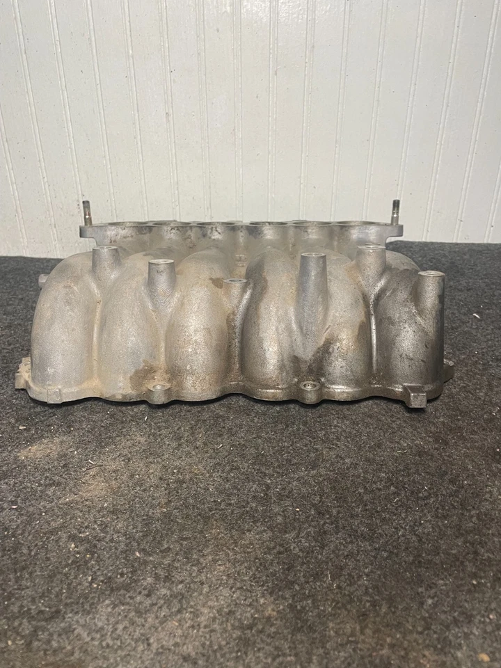1995 - 2002 Toyota 4Runner Sr5 Intake Manifold - Image 2 of 4