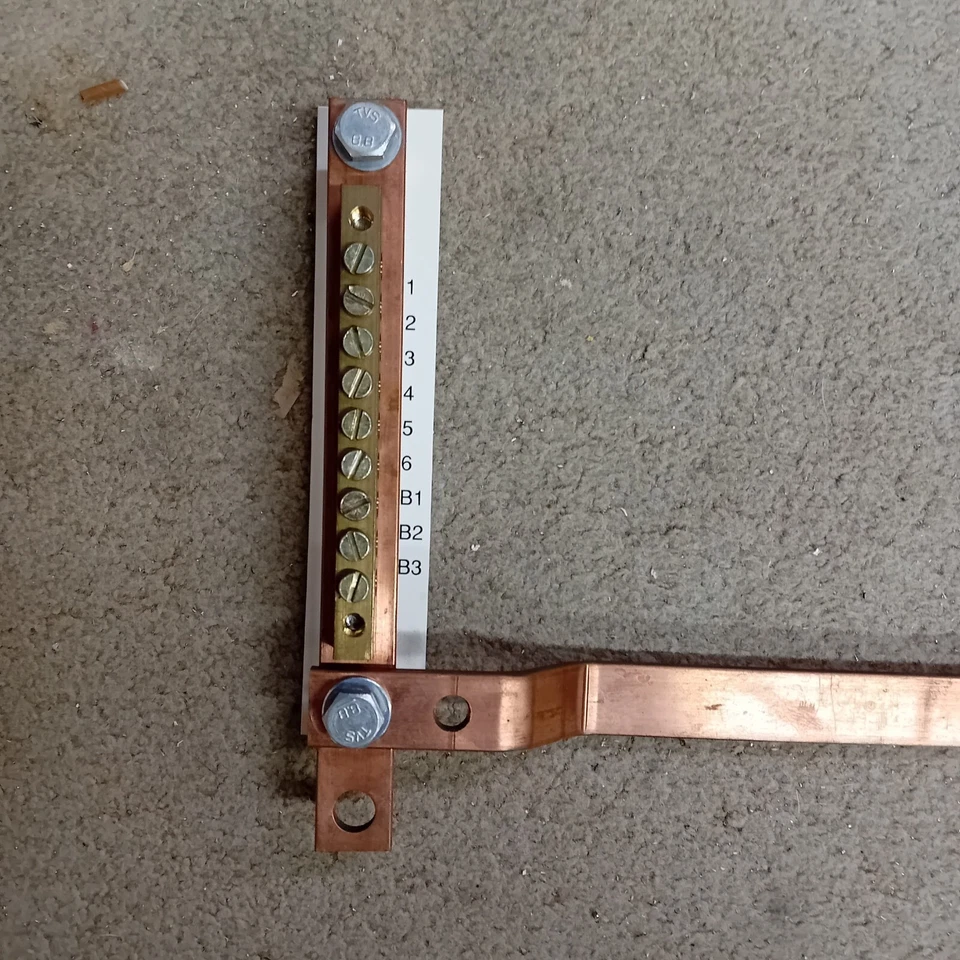 Hager 400 amp - 4 way panel board (JN204P) Earthing Bars, around the year 2001 - Image 2 of 4