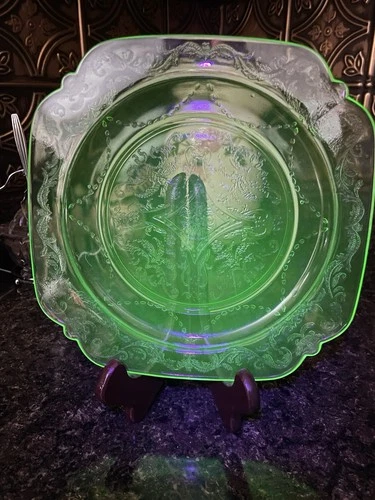 Federal Green Uranium Depression Glass Dinner Plate Madrid Pattern Mint