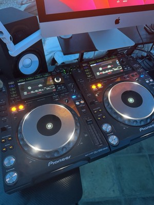 2x Pioneer CDJ-2000 Nexus Professional DJ Multi Player Digital