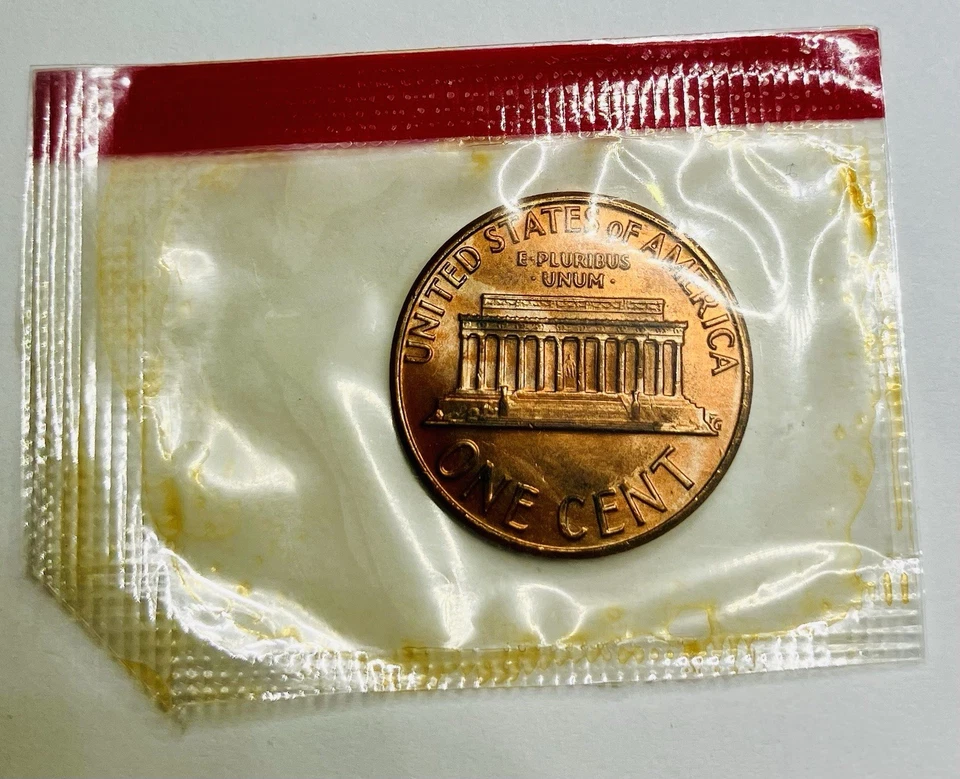 1975 D Penny Uncirculated Still in US Mint Cellophane packaging - Image 2 of 2