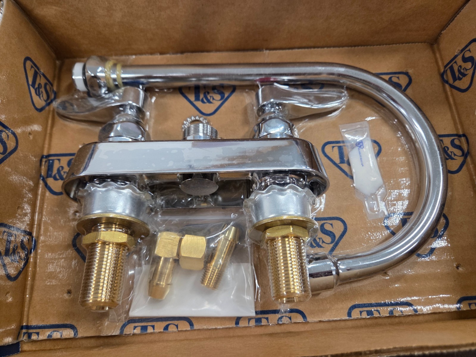 NEW T&S ~B-1141-XS~ Wall Mount Work Board Faucet 4" Centers ~ Gooseneck
