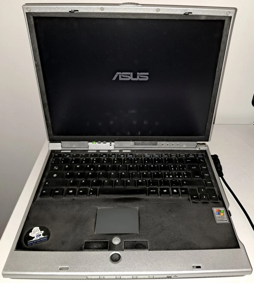 PC portatile Vintage Asus L2000 AMD Athlon 4 - Immagine 2 di 4