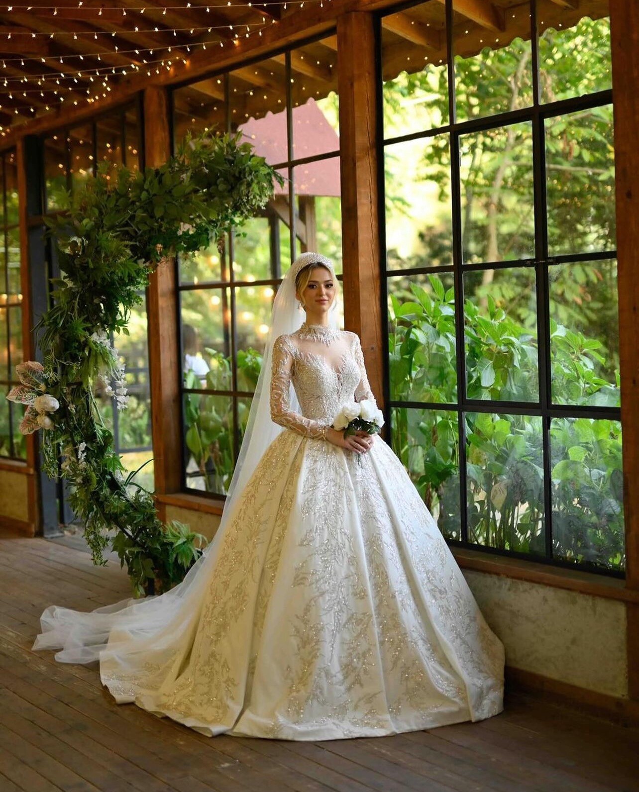 Vera Wang Petite Plus Size Wedding Dress With Flutter Sleeve Size