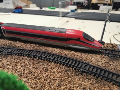 Diorama ferroviario con treno Trenitalia Freccia Rossa 1000 1:87 H0 OCCASIONE - Foto 7 di 15