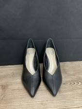 VINCE CAMUTO SETENDA Black Pointed Toe Pumps Size: 5M NWOB
