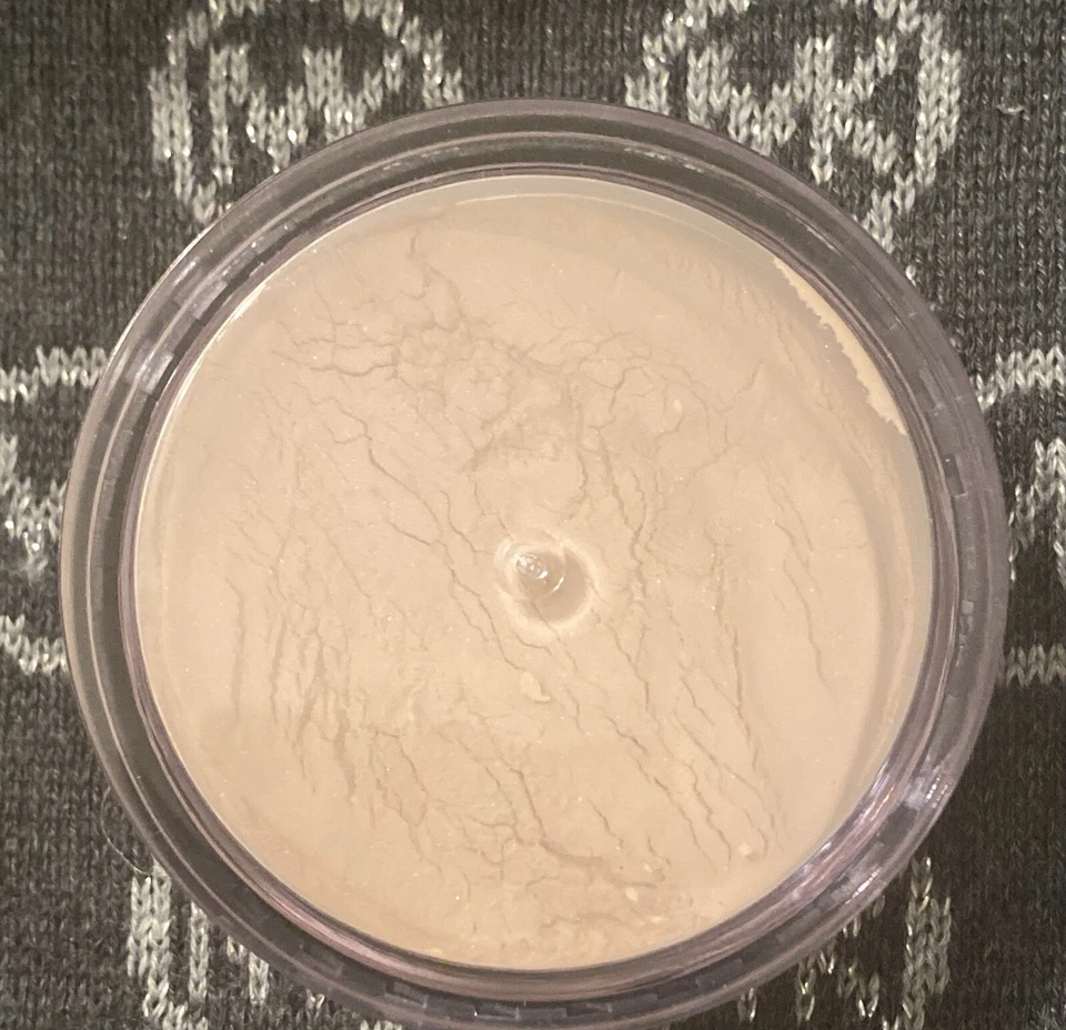 BNIB e.l.f. HD Powder Soft Luminance Setting Powder 0.28 oz - Image 4 of 4