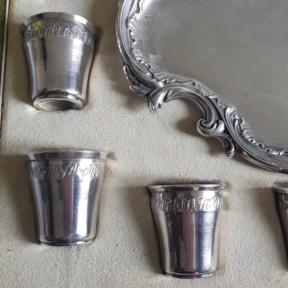 JOLI COFFRET SERVICE A LIQUEUR  6 Gobelet ARGENT MASSIF MINERVE et plateau metal - Photo 2/4