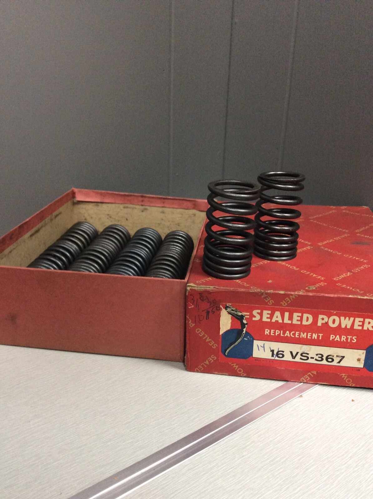 SEaled Power Valve Springs VS367, set of 14, vintage part unknown