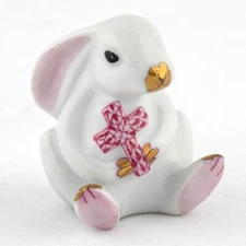 HEREND, BUNNY WITH CROSS,  PINK FISHNET, VHP-16420, NEW,  MINT & BOX! FREE USPS