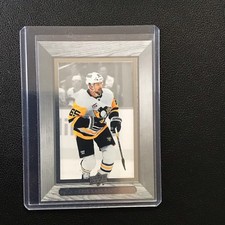 2023-24 Upper Deck Extended Series Bee Hive Erik Karlsson