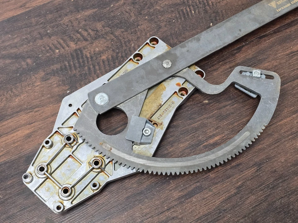 VERY NICE USED ORIGINAL PORSCHE 928 DRIVERS DOOR POWER WINDOW REGULATOR 1978-82 - Image 3 of 4