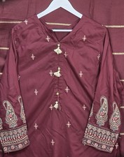 Pakistani Women Embroidery Suit In Meroon