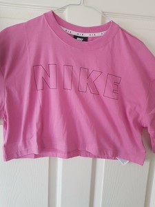 nike crop top pink