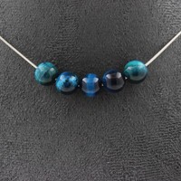Mineralien Und Edelsteine. Halskette Mit 5 Perlen Blaues Tigerauge 8 Mm.