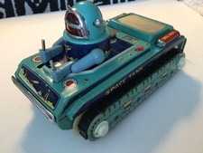 BATTERY OPERATED SPACE TANK SPACE TOY TIN LITHO IN ORIGINAL BOX Excellent -mint