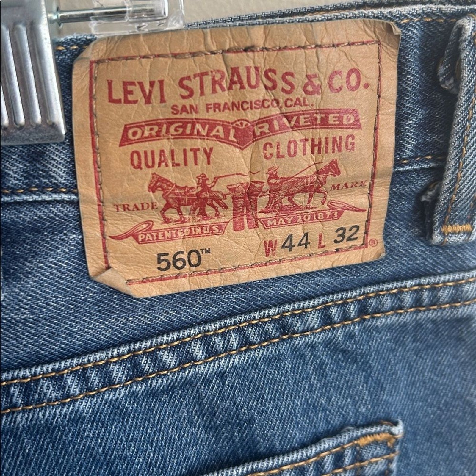 Levi's 560 Men's 44x32 Comfort Fit Blue Denim Jeans Loose Tapered Leg thumbnail 4