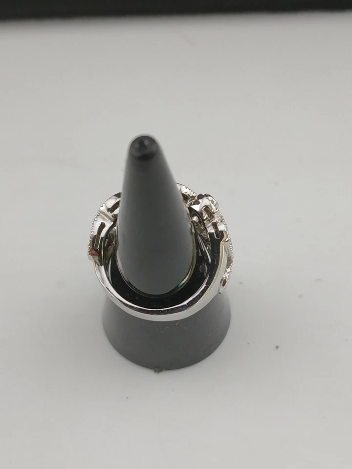 Anillo de moda LIA SOPHIA tono plateado piedras transparentes diseño floral talla 6  Foto 3 de 4