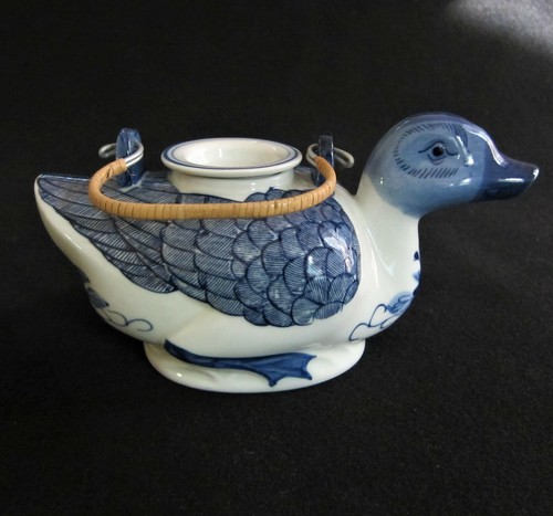Decorative Duck Teapot & Lid Blue on White China Hand Painted 16 fl oz. - Picture 4 of 12