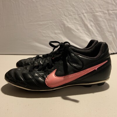 Girls Nike Chaser Youth Soccer Cleats Black and Pink Size 599072-006  [F9]