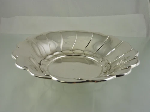 SCALLOPED BORDER  FABULOUS CENTER BOWL BY REED & BARTON 1933 STERLING