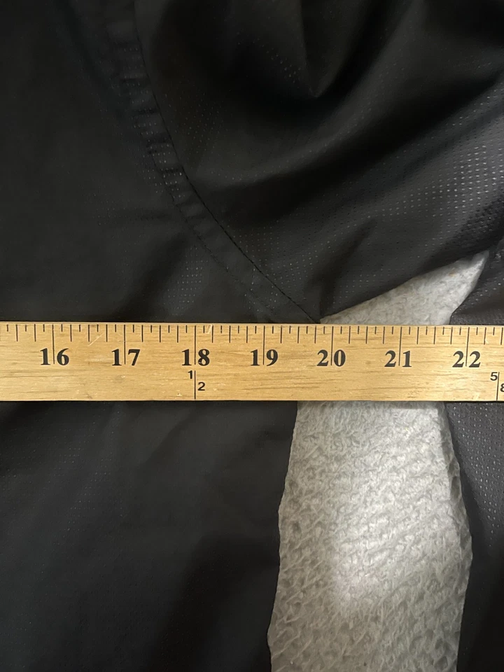 Camisa Zara Hombre Perforada Negra Talla Mediana Calce Ajustado Abotonada Manga Larga Foto 4 de 4