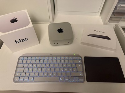 Apple Mac mini M4 - 256 GB SSD/16GB RAM + Magic Trackpad 2 und Logitech MX Keys