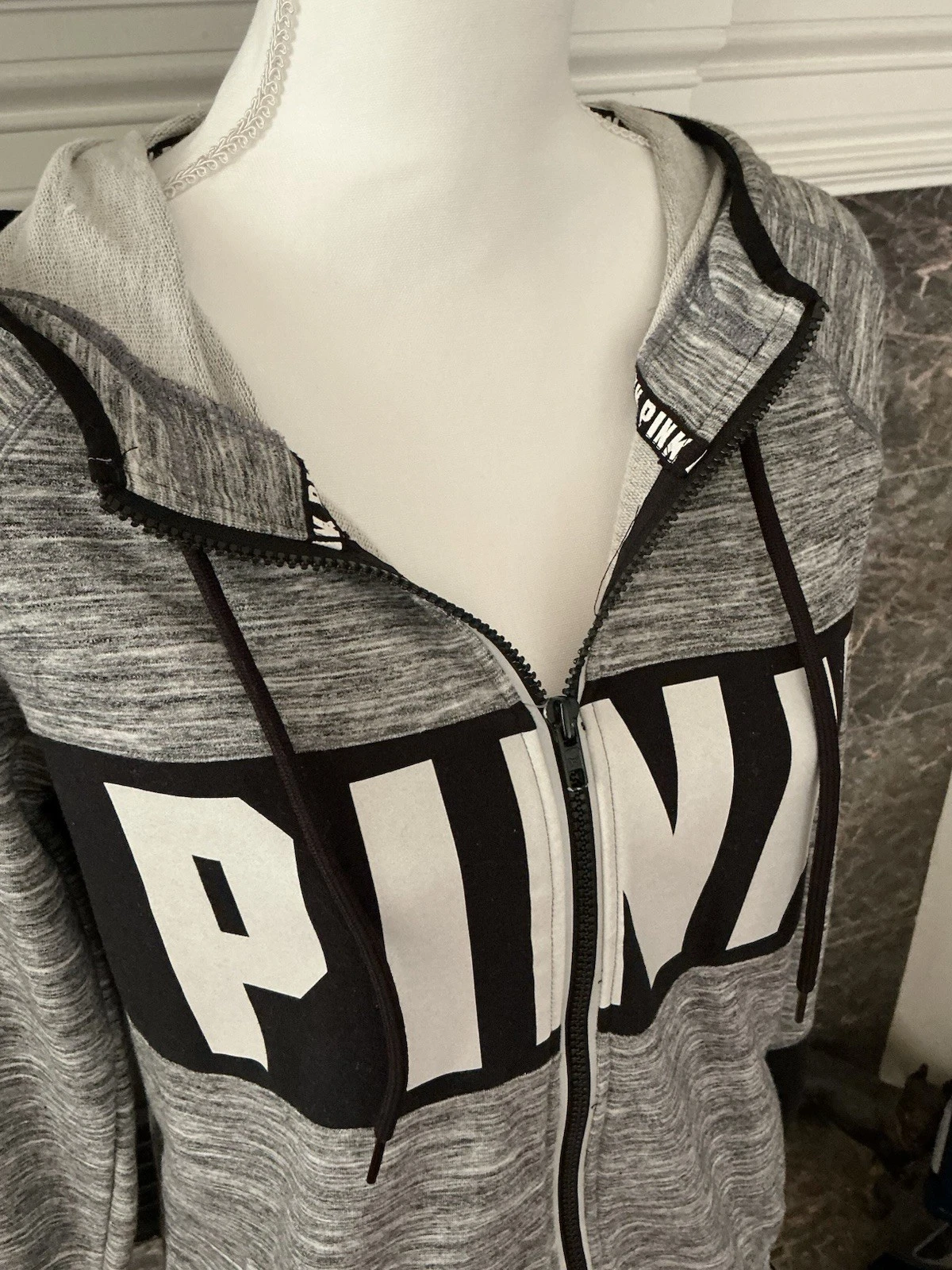 UNDERCOVER Giacca con cappuccio e zip ROSA by Victoria’s Secret grigio e nero taglia XS