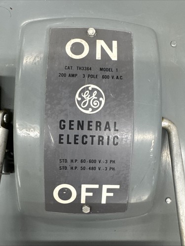 GE TH3364 200 Amp 220/240 Volt 3 Pole Fused Disconnect 50/60HP 200A - Picture 2 of 8