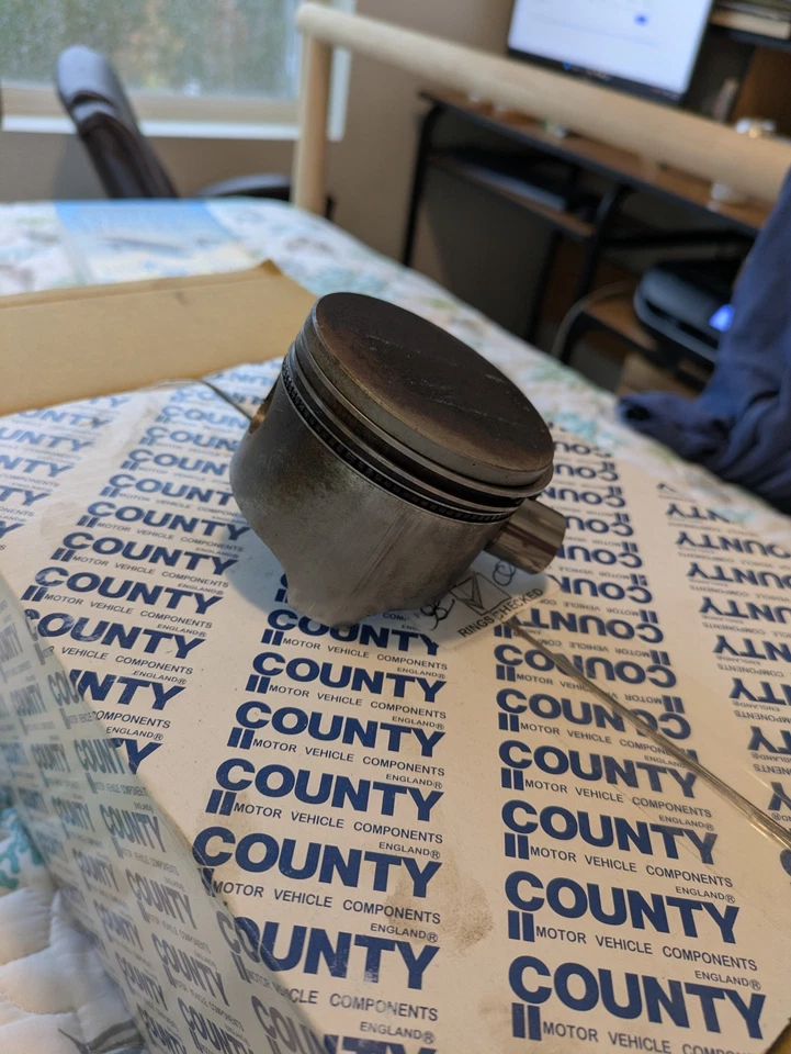 Pistón Triumph TR6 1973, original  Foto 4 de 4