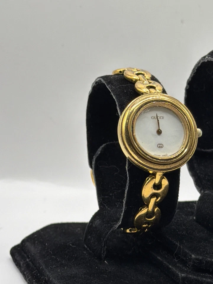 Lot of 2 Gucci Watches 2000L Vintage Gold Tone Sherry Line Gucci 11/12 Read - Image 2 of 4