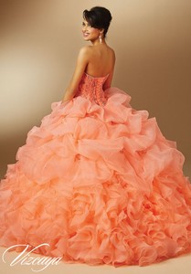 Quinceañera Con Vestido Rojo | Online www.jardimartimoniz.pt