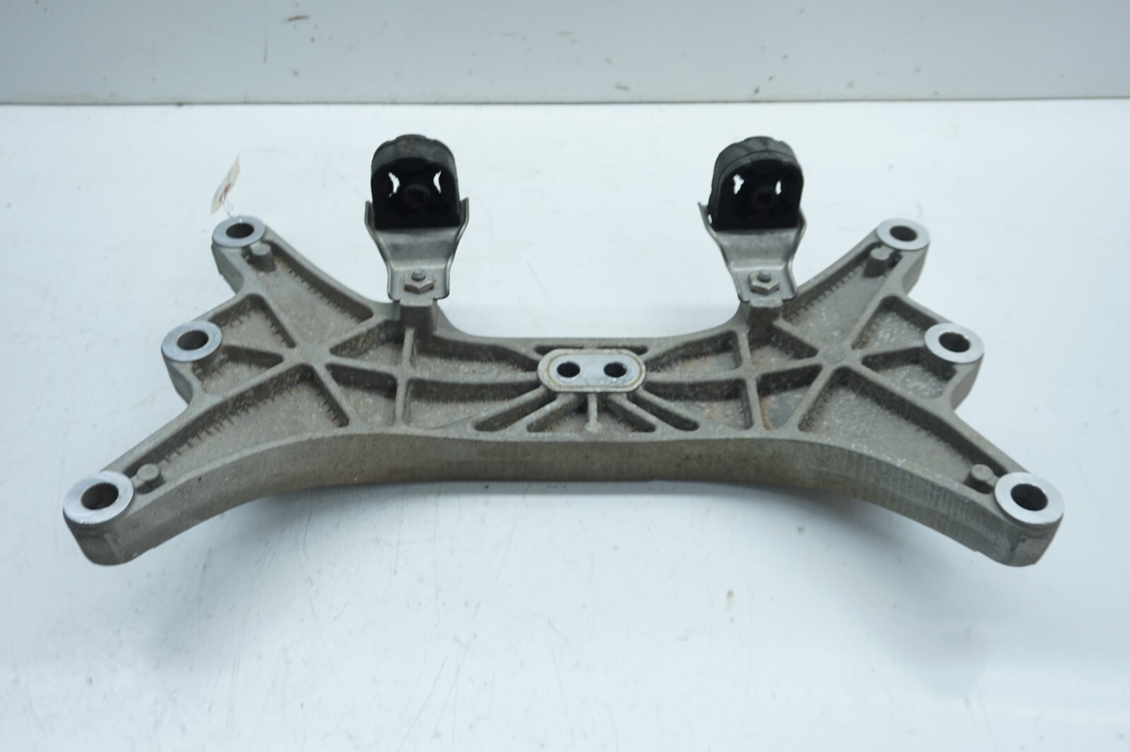 2014-2019 Maserati Ghibli OEM Transmission Mount Bracket Support 670003953