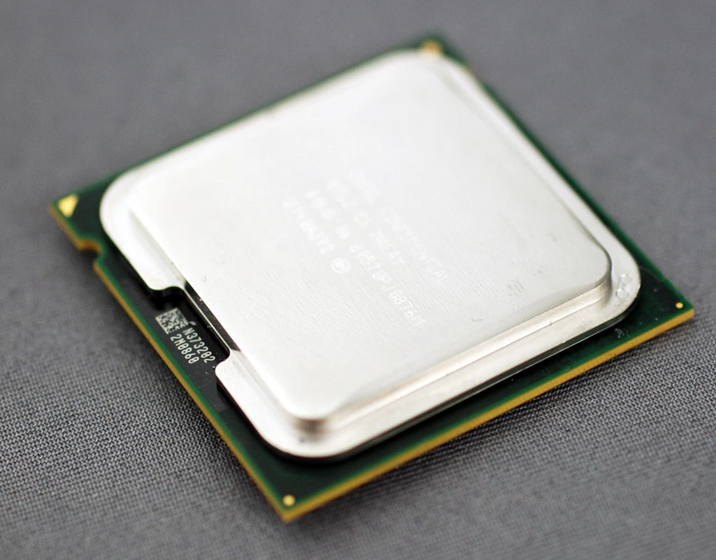 Lot De 10 Processeurs Intel Core 2 Duo E7300 - Socket 775 - 2,667 GHz - Occasion