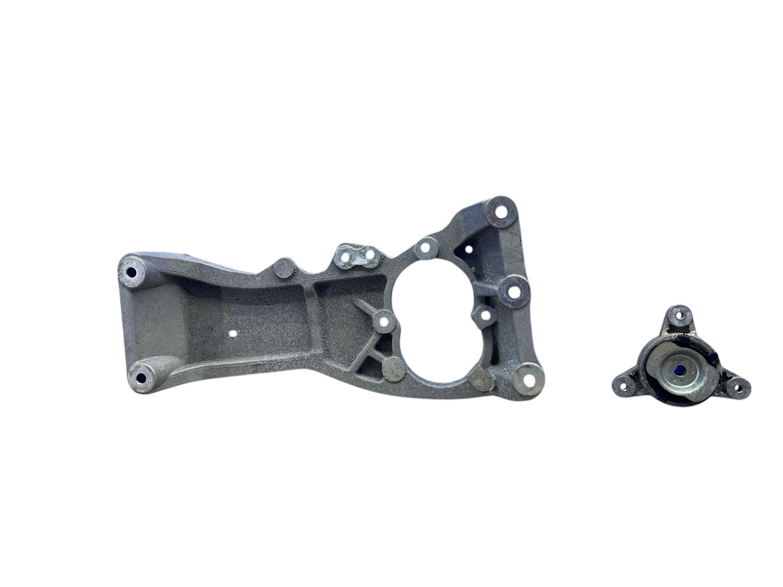 2017-2024 MASERATI LEVANTE AWD 3.0L AUTOMATIC TRANSMISSION SUPPORT MOUNT BRACKET