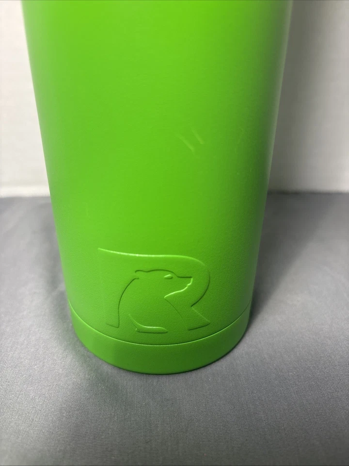 Botella de agua aislada al vacío RTIC 26 oz - verde rana árbol Foto 2 de 4